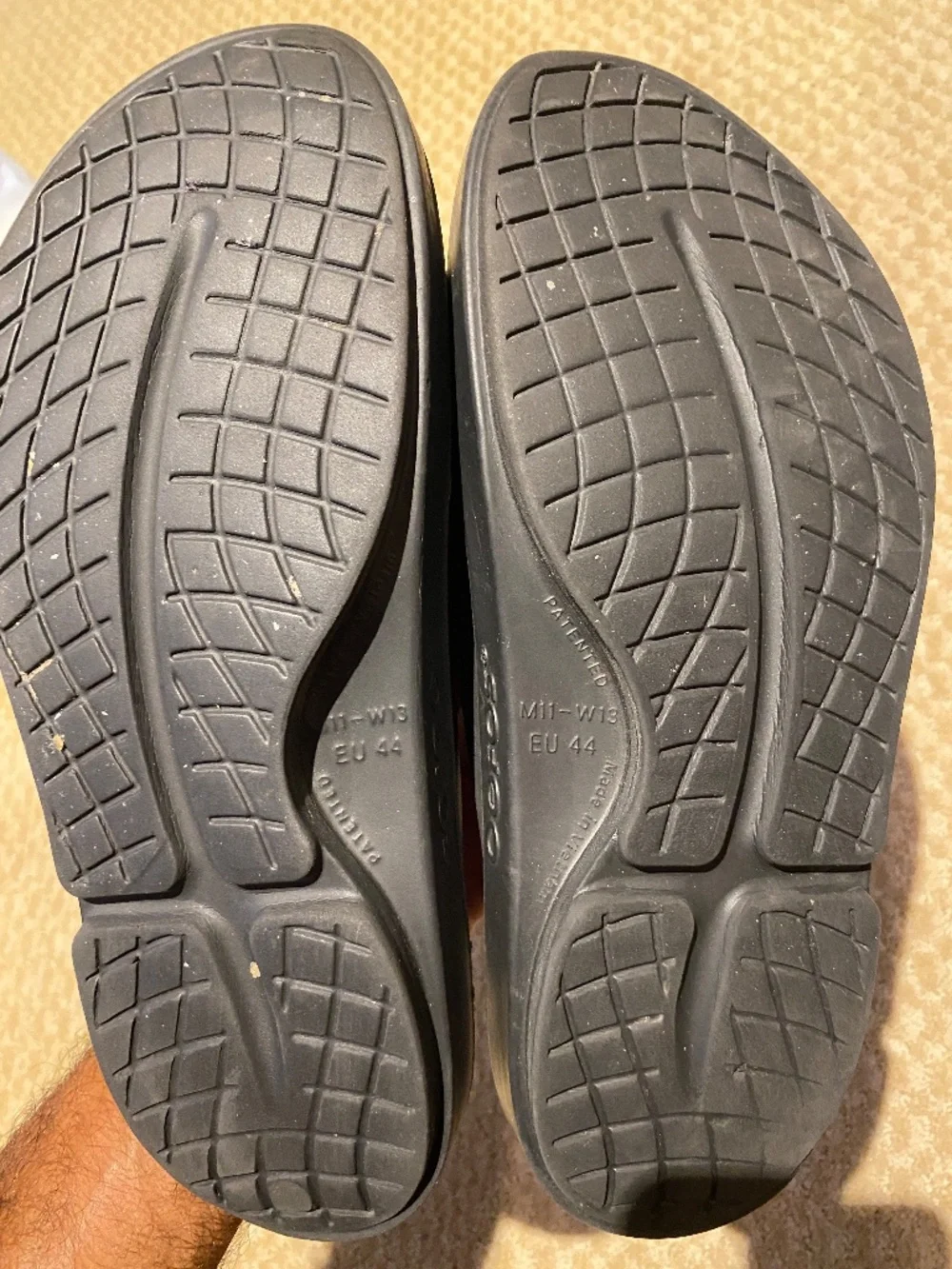 Oofos OOahh Black recovery slide sandal size 11